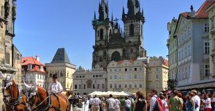 Прага - вълшебна и очарователна, със самолет и обслужване на български език - отпътуване от Варна