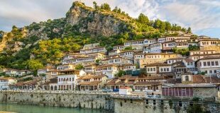 Екскурзия в АЛБАНИЯ - Земята на Скендербег - 3 нощувки, със самолет и обслужване на български език!