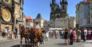 Прага - златният град, със самолет и обслужване на български език!