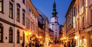 Екскурзия в Словакия - Коледни базари в Братислава, със самолет и обслужване на български език! Полет от Варна!