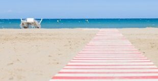 Почивка в ИТАЛИЯ - РИМИНИ, хотел Vittoria 4* - с директен полет до Римини и обслужване на български език! Специална ваканционна програма за над 55 годишни & Приятели! Гарантирани места!